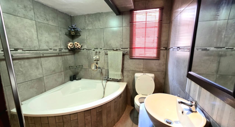 To Let 3 Bedroom Property for Rent in Flamwood North West